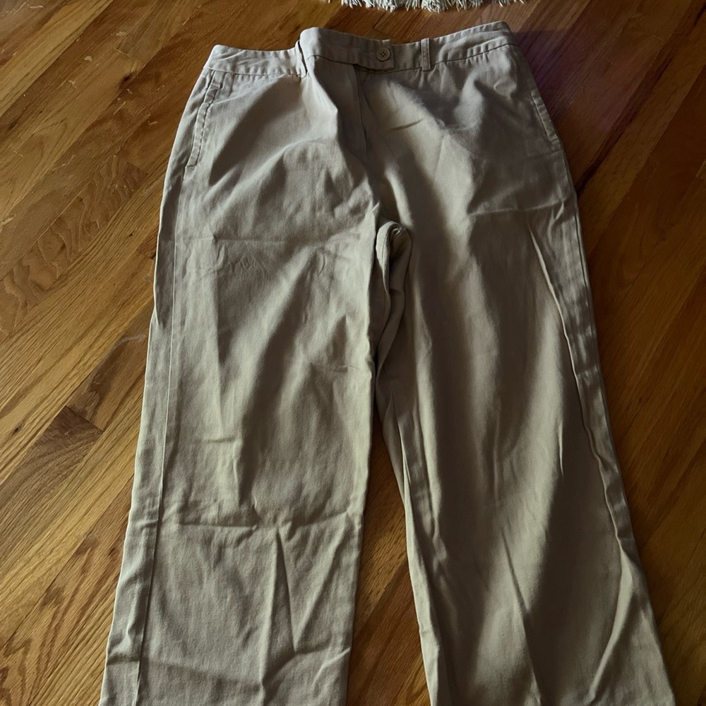 Larry Levine stretch size 12 khaki capri front pockets